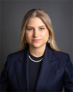 Headshot of<br />
Fabiana da Costa